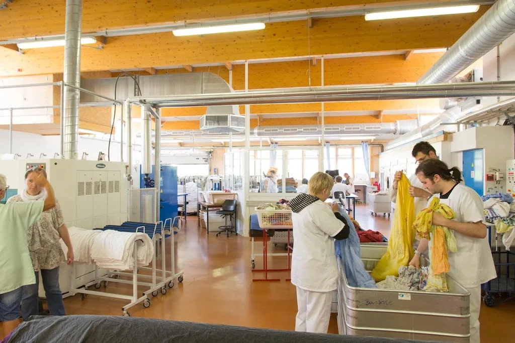 ESAT Bouldoire Pôle Blanchisserie Industrielle - Association le Clos du Nid - photo 1